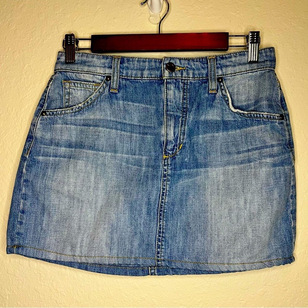 Joe’s perfectly worn-in denim mini skirt! Size 28
